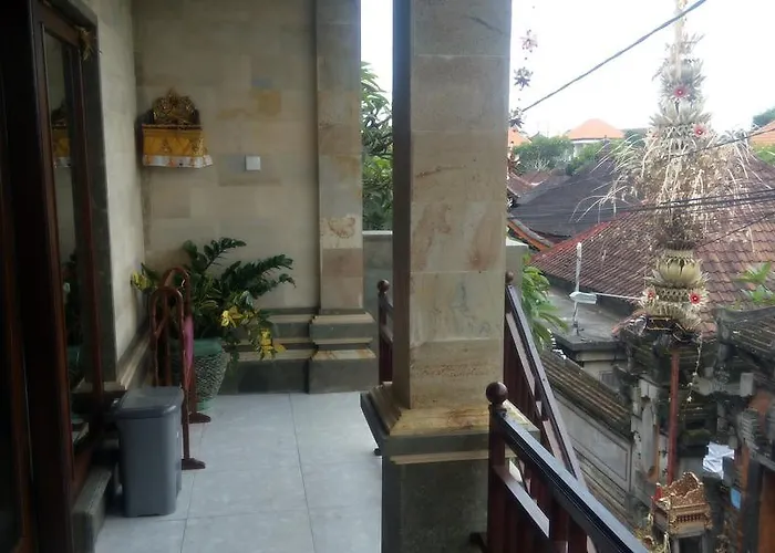 招待所 Inten House